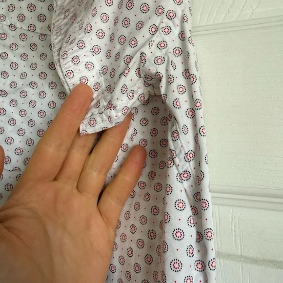 Express Men's Casual White With Red and Blue Pattern Button-Down Shirt - Picture 4 of 6